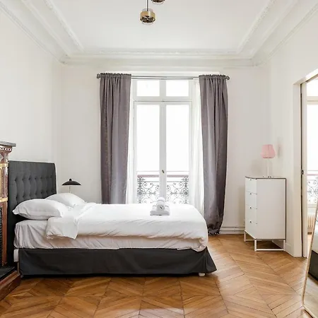 Sevres-babylone - St Germain Apartment